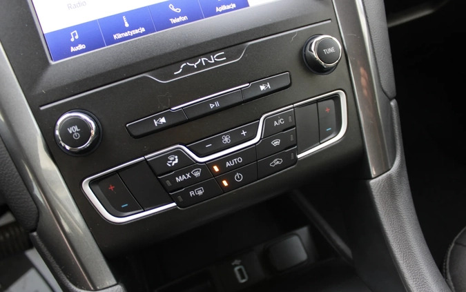 Ford Mondeo cena 64850 przebieg: 175888, rok produkcji 2020 z Stargard małe 211